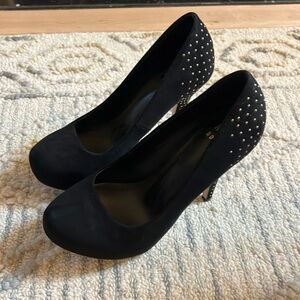 Mix No 9 Women’s black platform heels with small studs, size 6.5